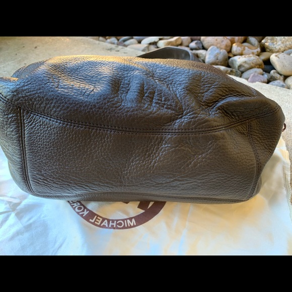 ***SOLD*** Michael Kors chocolate leather purse - Picture 3 of 5
